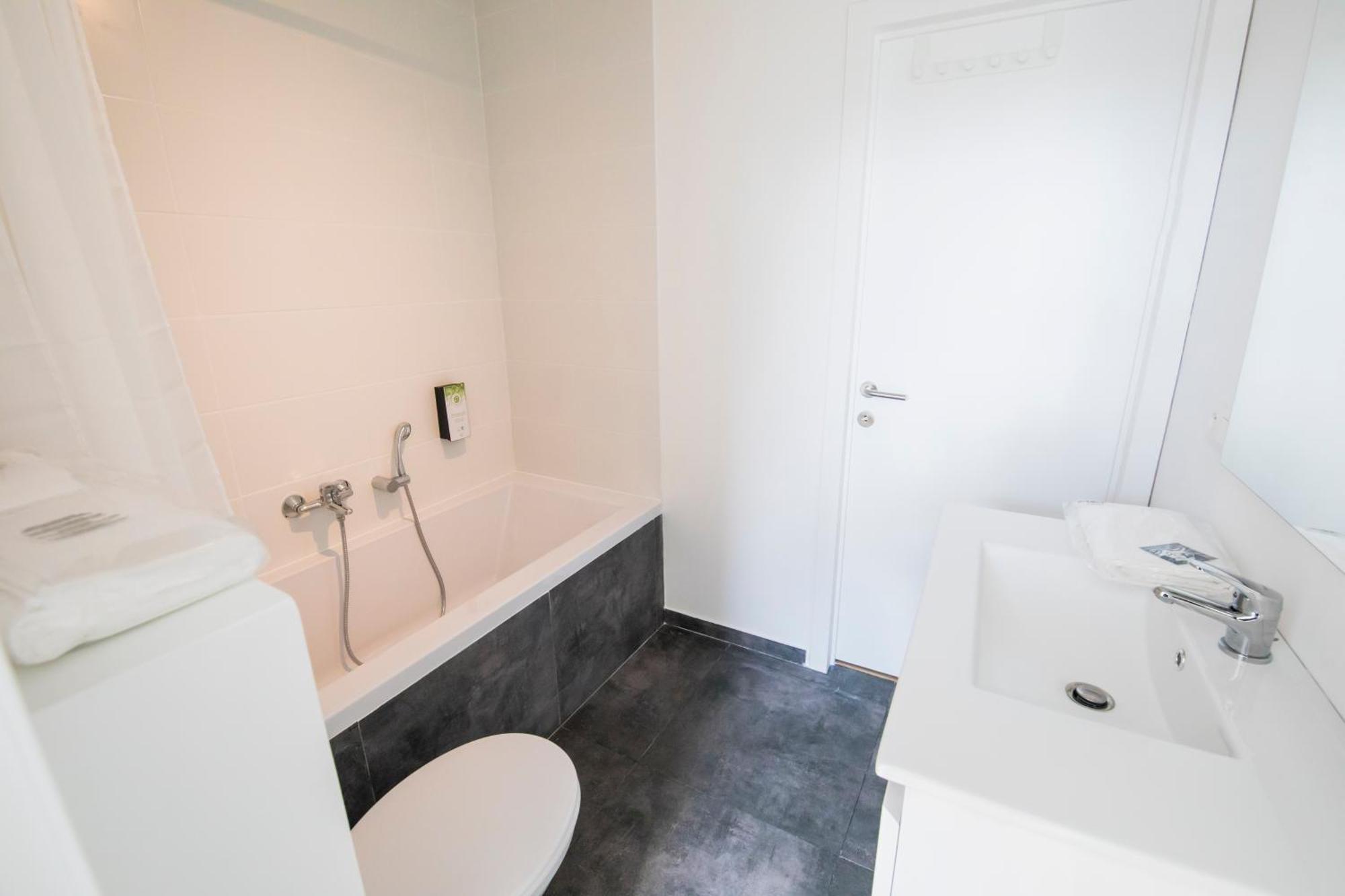 Bed and Breakfast Travelease - Midi Anderlecht Екстер'єр фото
